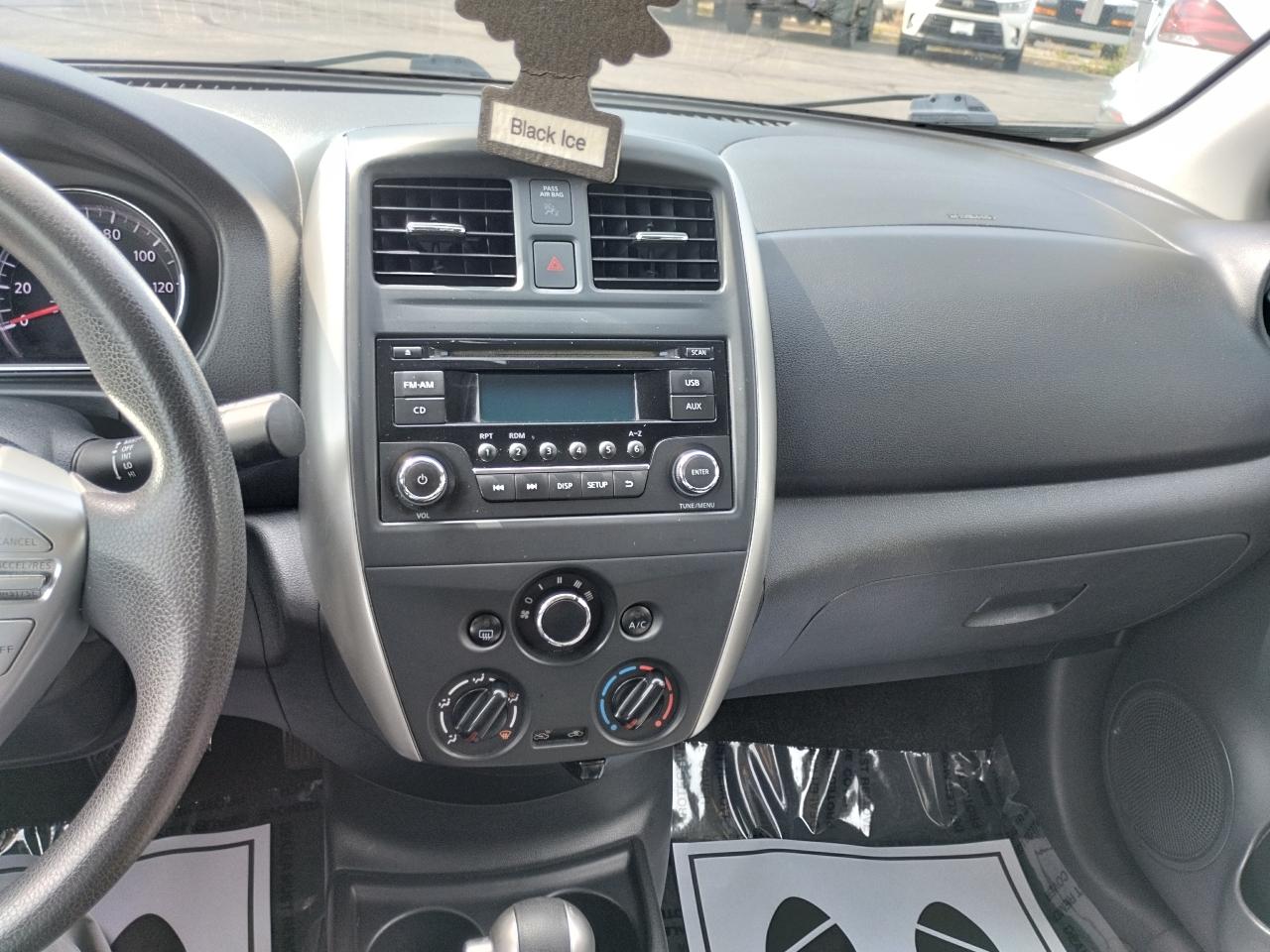 Nissan Versa 4dr Sdn CVT 1.6 SV 2016