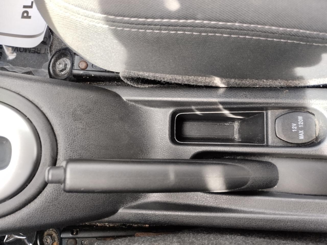 Nissan Versa 4dr Sdn CVT 1.6 SV 2016