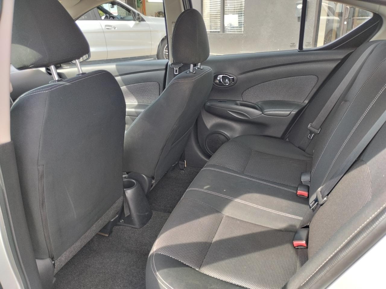 Nissan Versa 4dr Sdn CVT 1.6 SV 2016