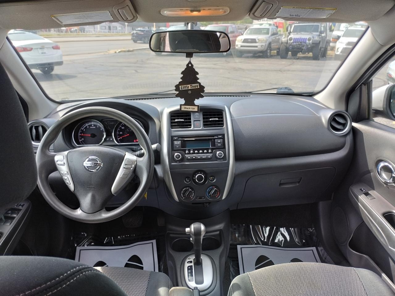 Nissan Versa 4dr Sdn CVT 1.6 SV 2016