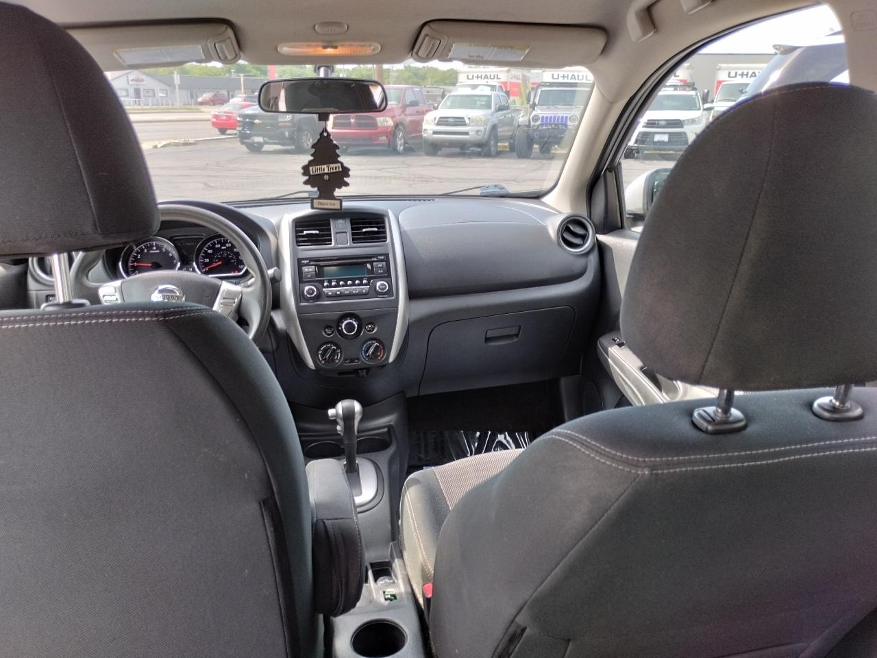 Nissan Versa 4dr Sdn CVT 1.6 SV 2016