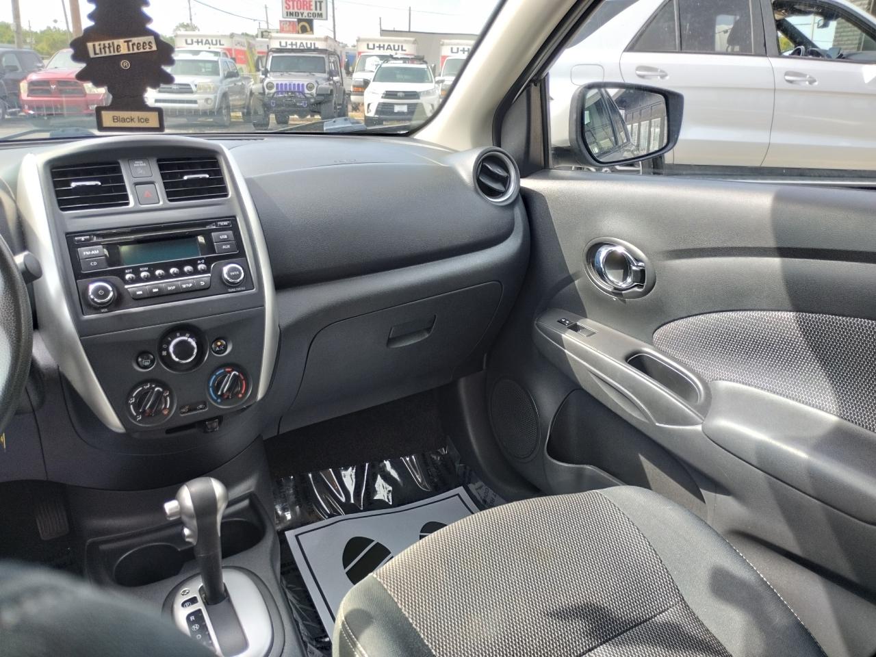 Nissan Versa 4dr Sdn CVT 1.6 SV 2016