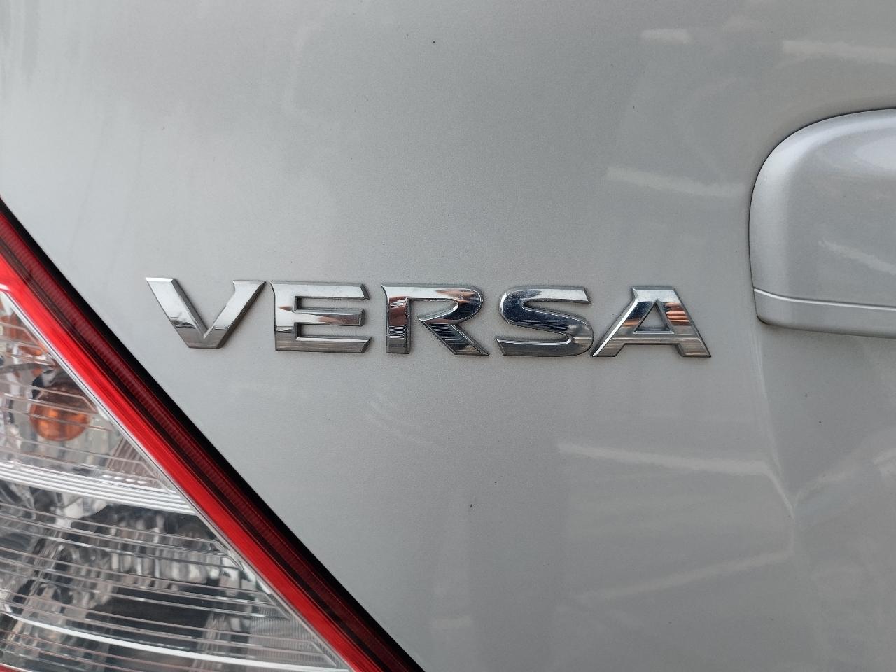 Nissan Versa 4dr Sdn CVT 1.6 SV 2016
