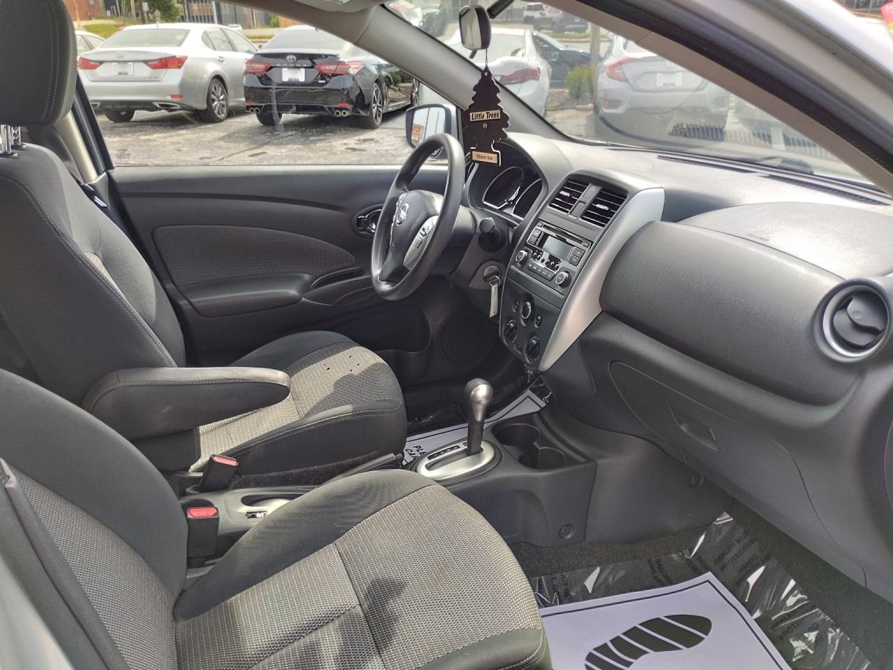 Nissan Versa 4dr Sdn CVT 1.6 SV 2016