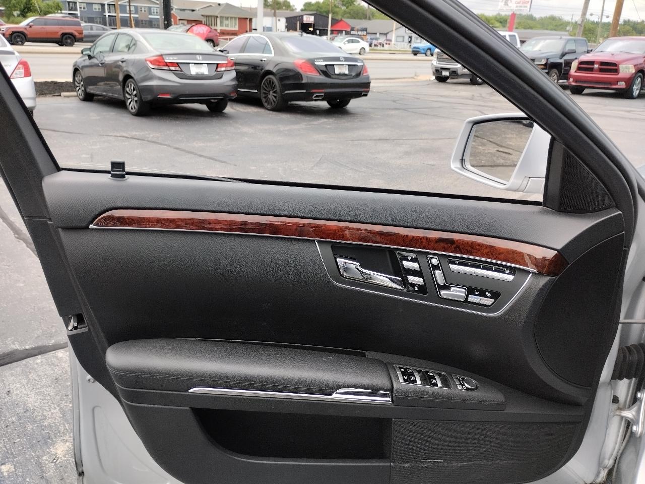 Mercedes-Benz S-Class 4dr Sdn S 550 4MATIC 2010