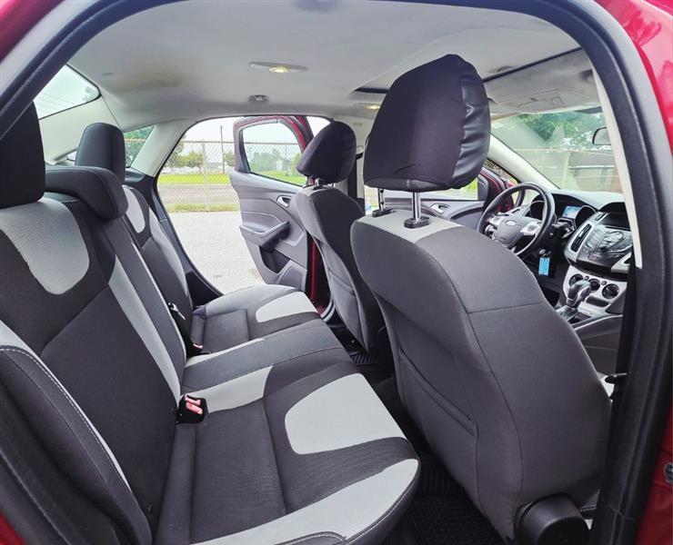 Ford Focus SE Sedan 2014