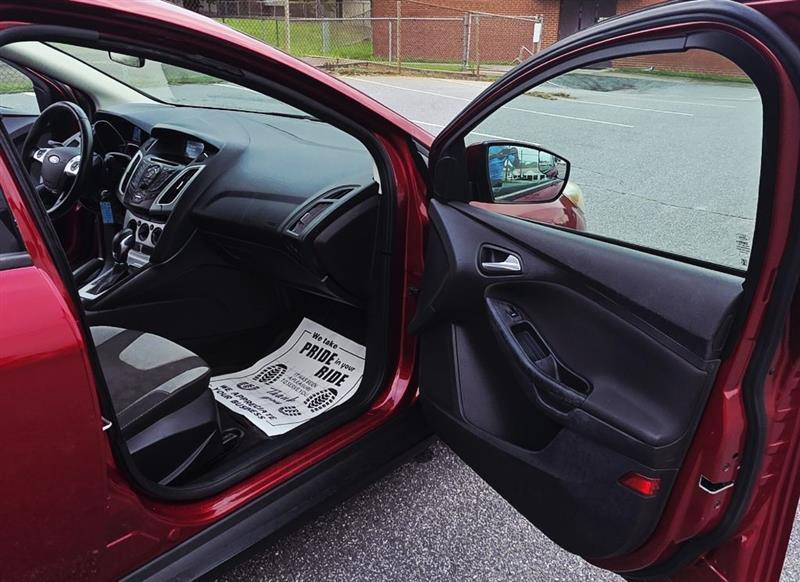 Ford Focus SE Sedan 2014