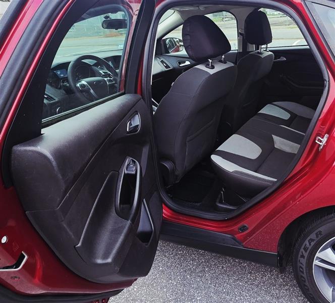 Ford Focus SE Sedan 2014