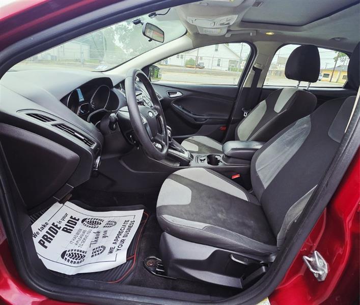 Ford Focus SE Sedan 2014