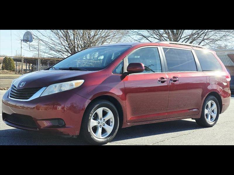 Toyota Sienna LE FWD 8-Passenger V6 2013