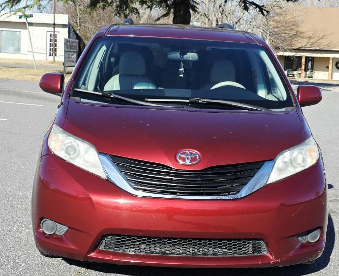 Toyota Sienna LE FWD 8-Passenger V6 2013