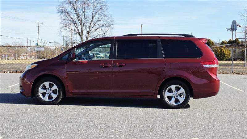 Toyota Sienna LE FWD 8-Passenger V6 2013