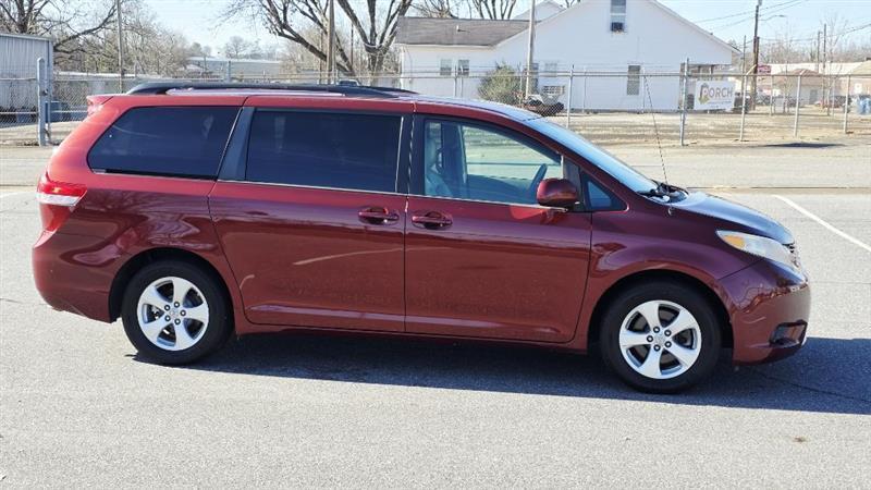 Toyota Sienna LE FWD 8-Passenger V6 2013