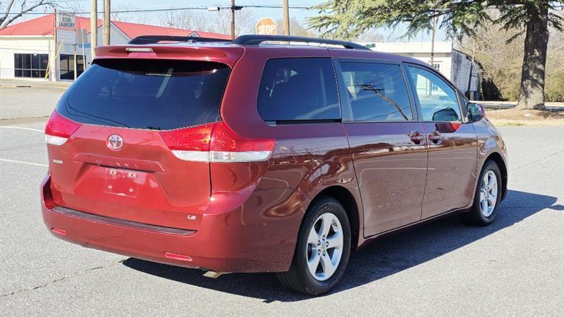 Toyota Sienna LE FWD 8-Passenger V6 2013