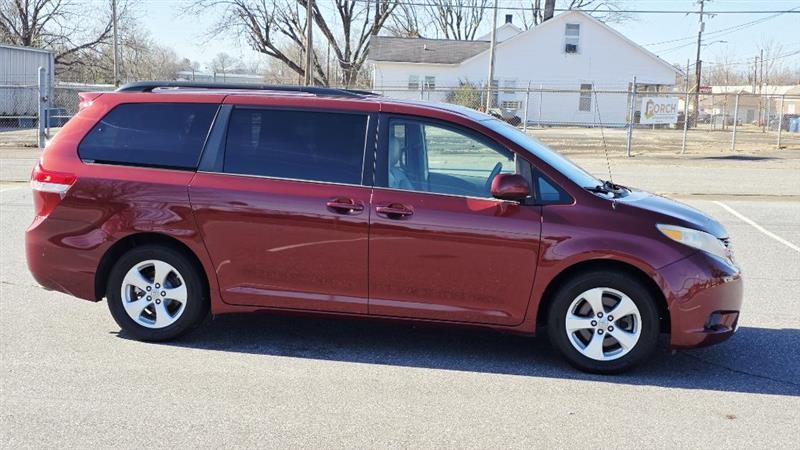 Toyota Sienna LE FWD 8-Passenger V6 2013