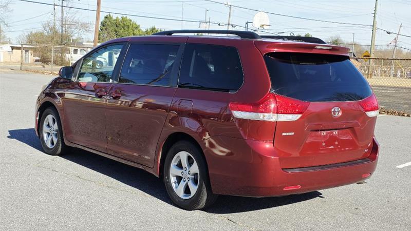 Toyota Sienna LE FWD 8-Passenger V6 2013