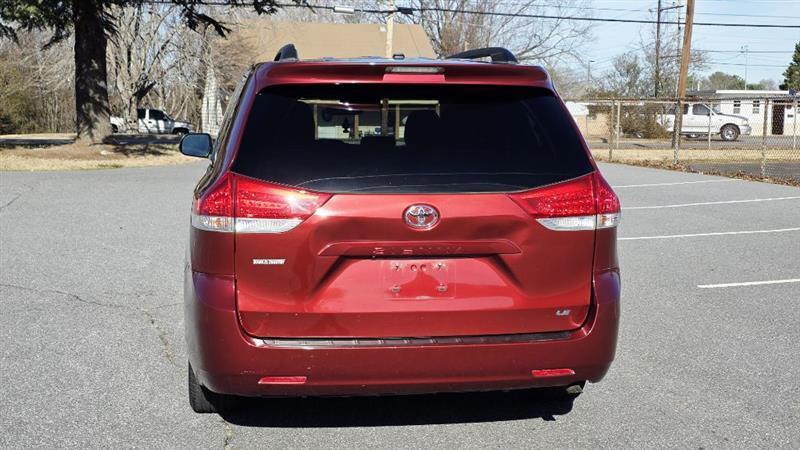 Toyota Sienna LE FWD 8-Passenger V6 2013