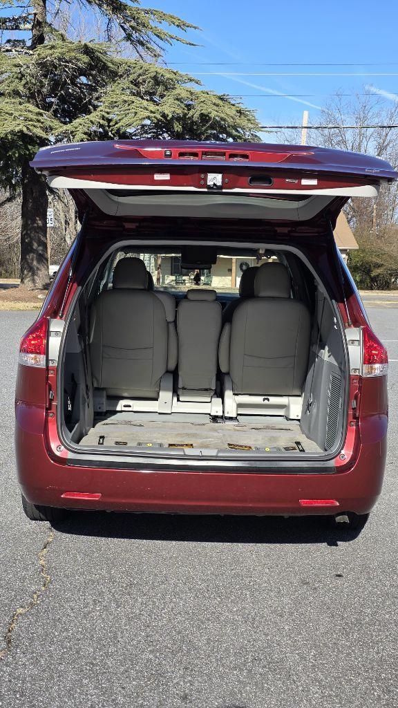 Toyota Sienna LE FWD 8-Passenger V6 2013