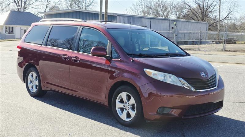 Toyota Sienna LE FWD 8-Passenger V6 2013
