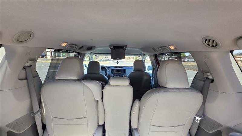 Toyota Sienna LE FWD 8-Passenger V6 2013