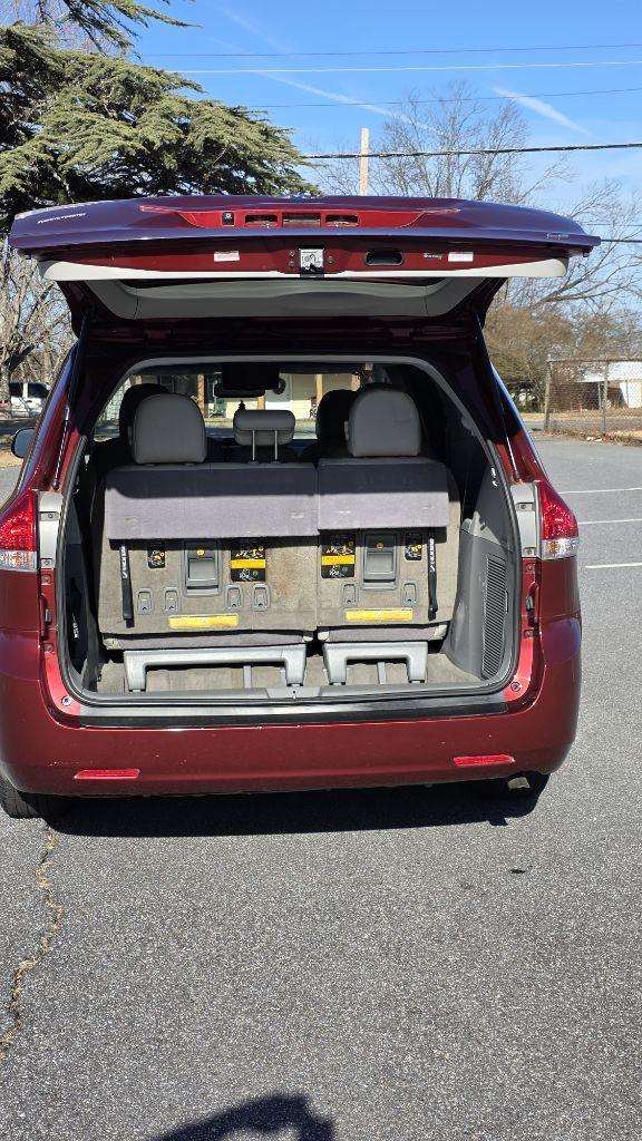 Toyota Sienna LE FWD 8-Passenger V6 2013