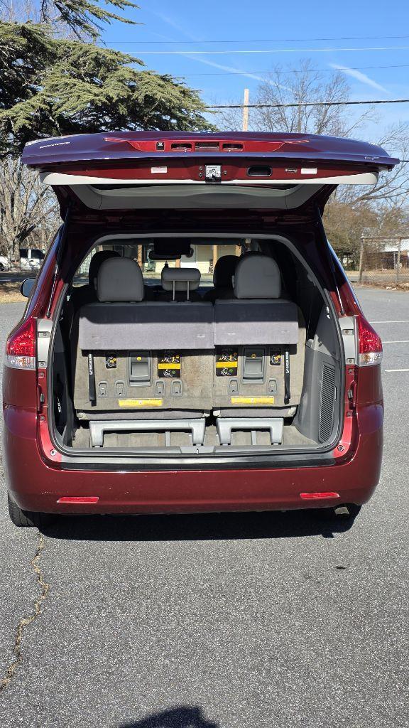 Toyota Sienna LE FWD 8-Passenger V6 2013