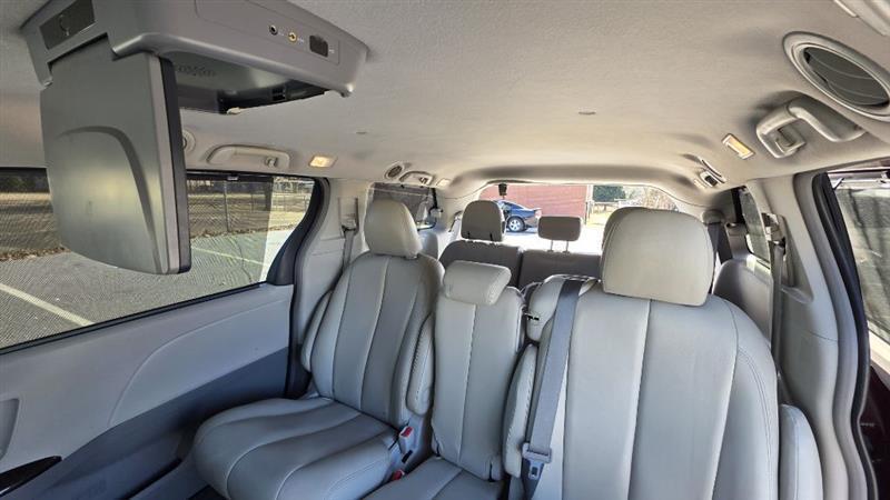 Toyota Sienna LE FWD 8-Passenger V6 2013