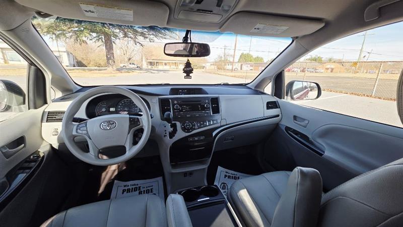 Toyota Sienna LE FWD 8-Passenger V6 2013