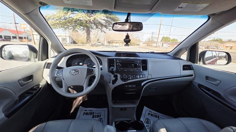 Toyota Sienna LE FWD 8-Passenger V6 2013