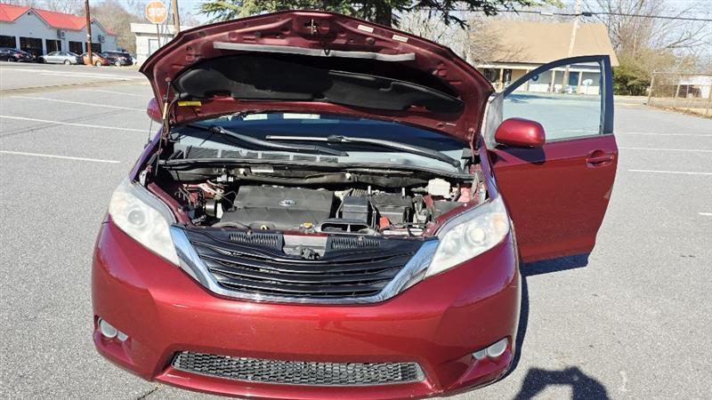 Toyota Sienna LE FWD 8-Passenger V6 2013