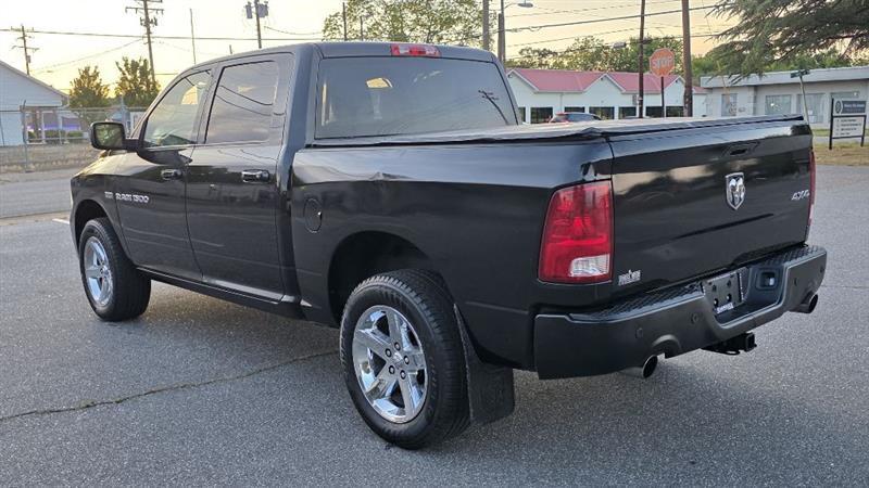 RAM 1500 ST Crew Cab 4WD 2011