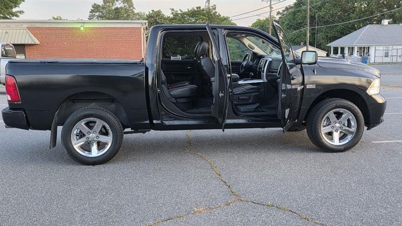 RAM 1500 ST Crew Cab 4WD 2011