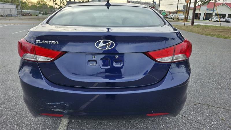 Hyundai Elantra GLS M/T 2013