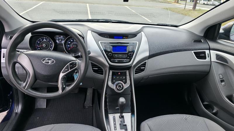 Hyundai Elantra GLS M/T 2013