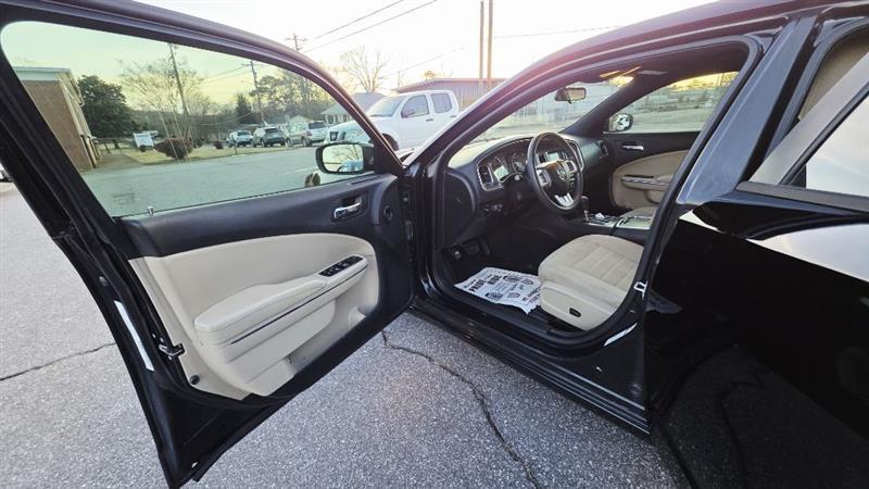 Dodge Charger SE 2013