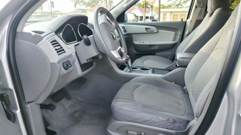 Chevrolet Traverse LT FWD 2011
