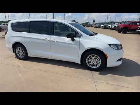 2024 Chrysler Voyager LX