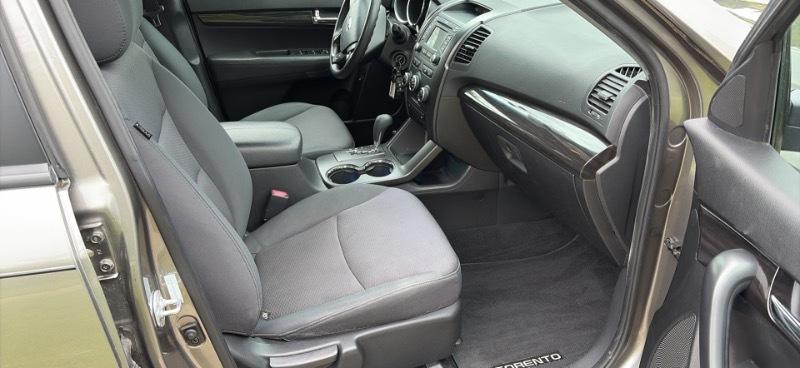 2013 Kia Sorento LX - Photo 8