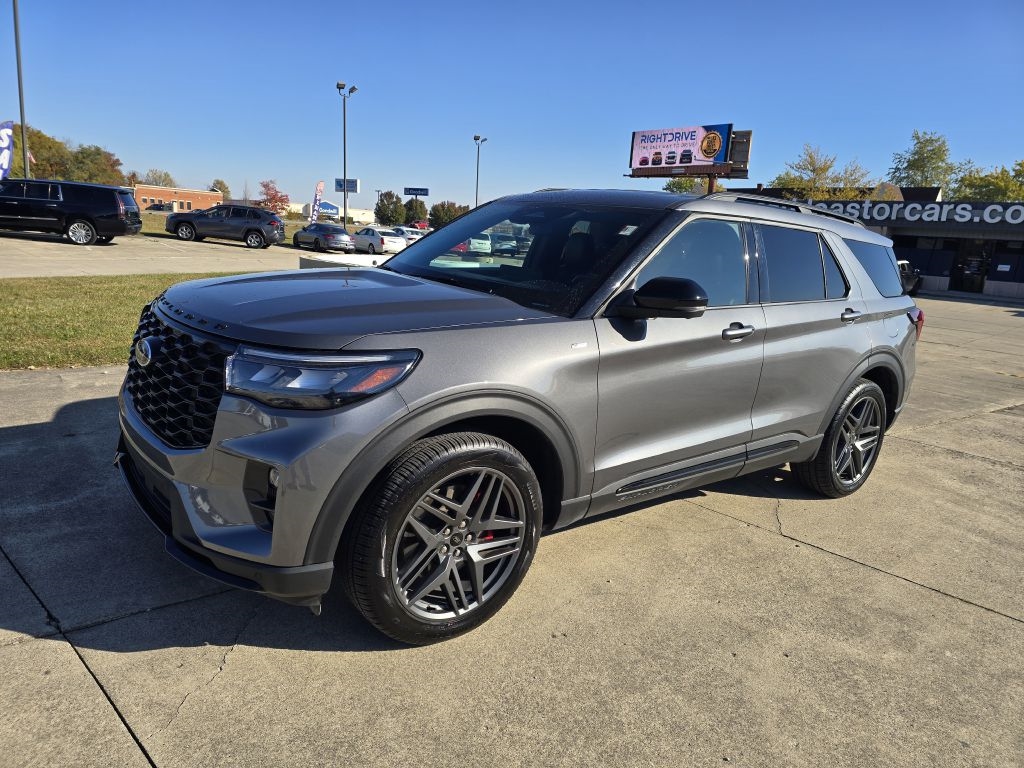 2025 Ford Explorer ST-Line AWD