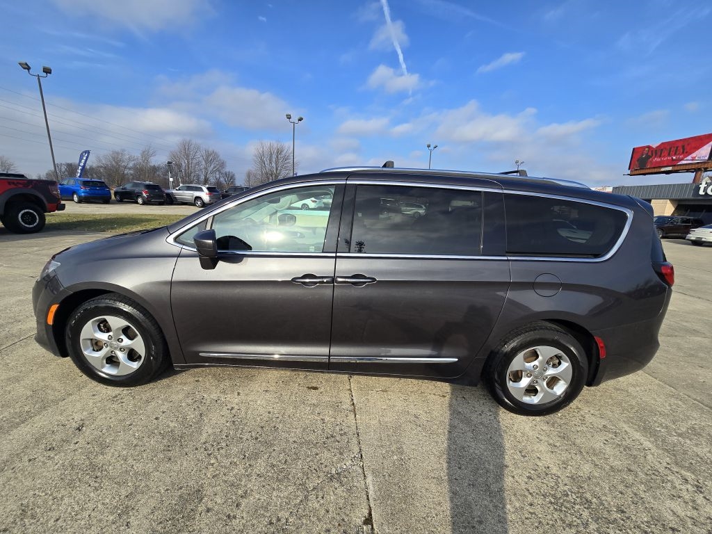Chrysler Pacifica Touring-L Plus FWD 2017