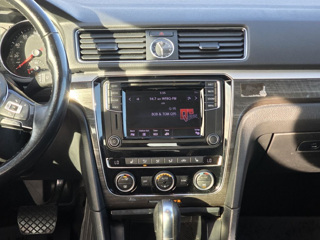 Volkswagen Passat 1.8T SE Auto 2017