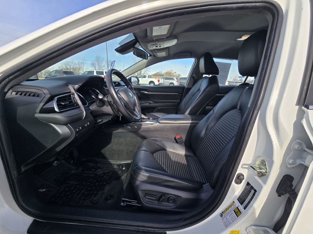 Toyota Camry XLE Auto (Natl) 2019