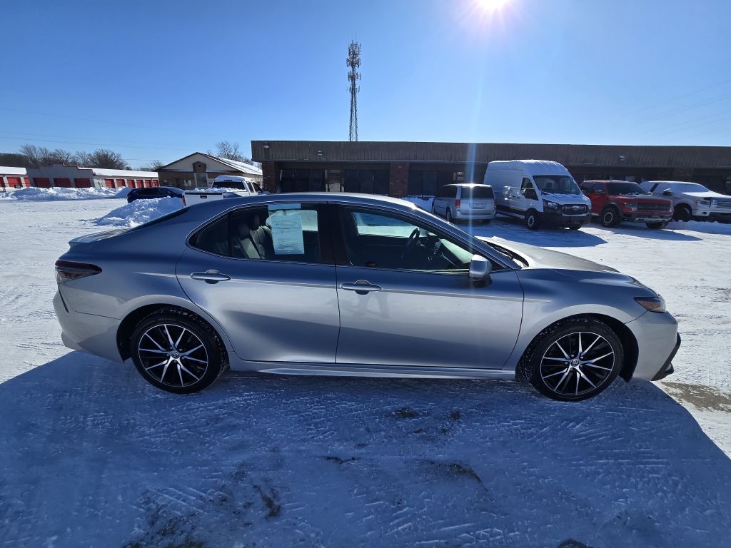 Toyota Camry SE Auto (Natl) 2021