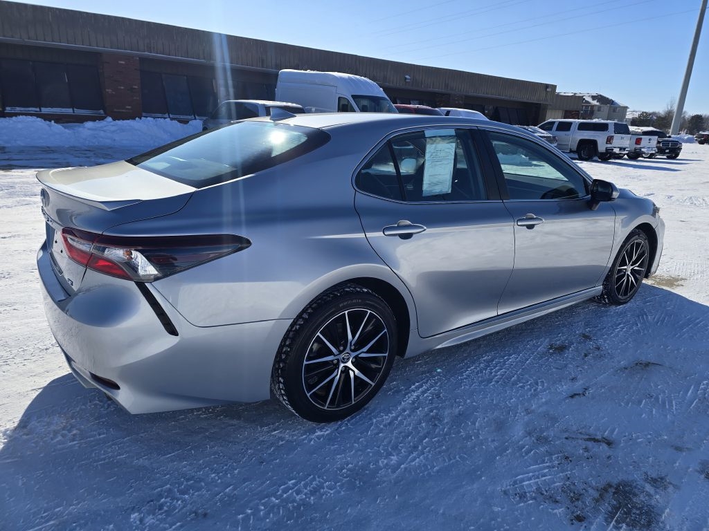 Toyota Camry SE Auto (Natl) 2021