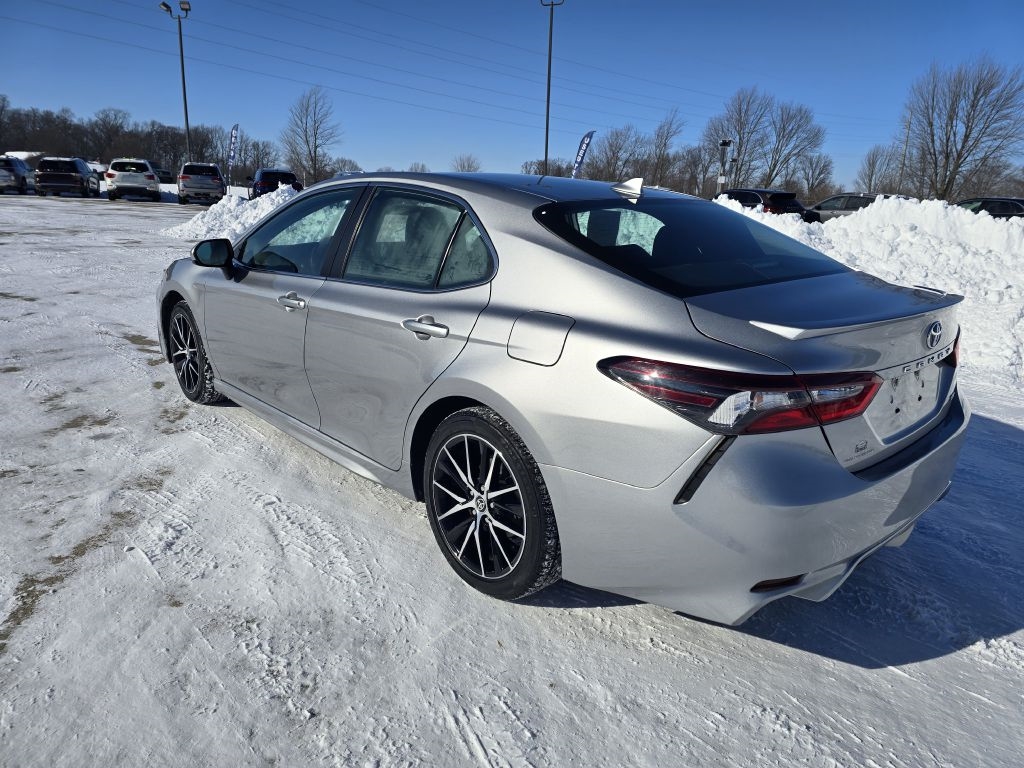 Toyota Camry SE Auto (Natl) 2021