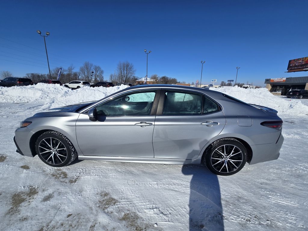 Toyota Camry SE Auto (Natl) 2021