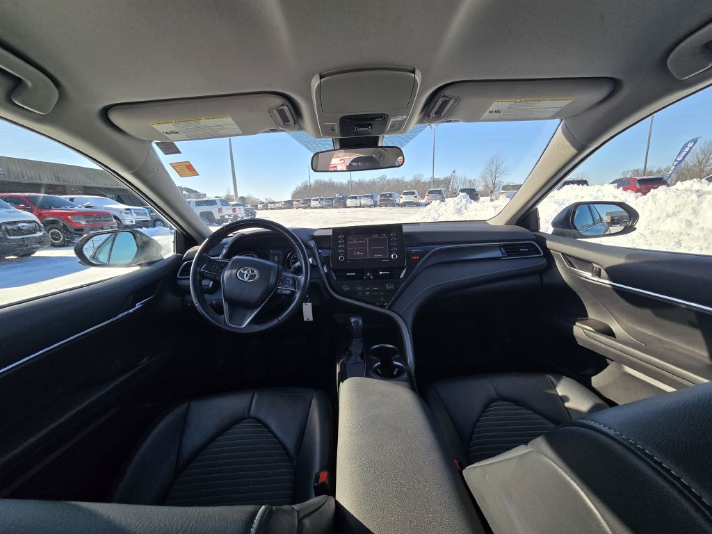 Toyota Camry SE Auto (Natl) 2021