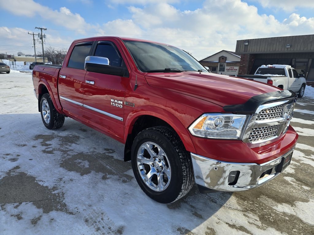 RAM 1500 4WD Crew Cab 140.5" Laramie 2015