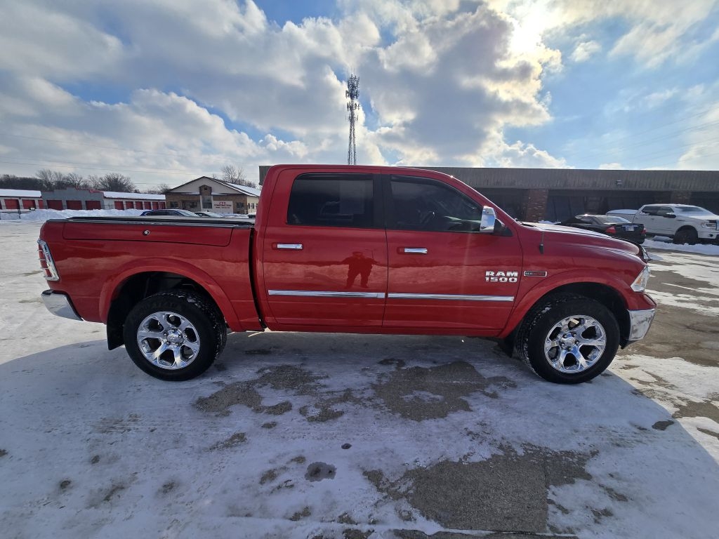 RAM 1500 4WD Crew Cab 140.5" Laramie 2015