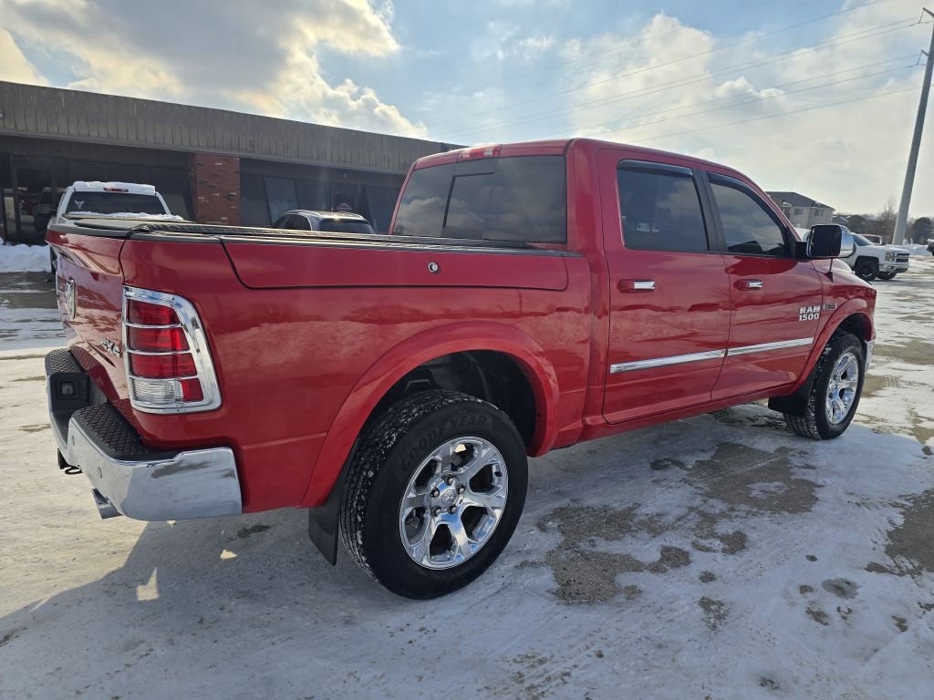 RAM 1500 4WD Crew Cab 140.5" Laramie 2015